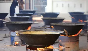 Memasak kuah beulangong dalam tradisi ramadhan