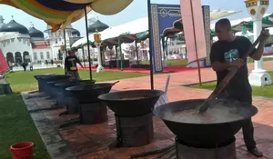 Masjid Raya Baiturrahman hidangkan Kuah Beulangong