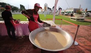 Berbagi takjil  Aceh Ramadhan Festival
