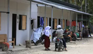 Murid di Huntara Berangkat ke Sekolah