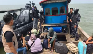 TNI AL Amankan Kapal Angkut PMI
