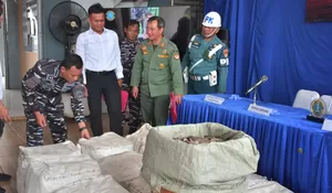 TNI AL Tangkap Kapal Berbendera Vietnam, Gagalkan Penyelundupan 780 Kilogram Sisik Tenggiling