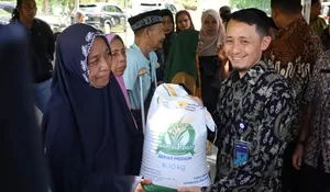 BULOG Aceh Salurkan Pangan Beras dan Minyak Goreng di Banda Aceh