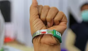 Pembagian Paspor dan Gelang Haji