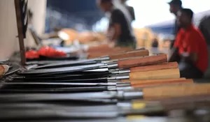 Penjualan pisau dan parang jelang Iduladha