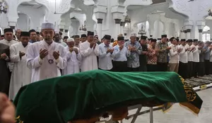 Jamaah shalatkan jenazah Zaini Abdullah