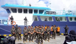 KKP Tangkap Kapal Asing  MV Silver Island, 1,2 Ton Ikan Napoleon Ilegal diamankan
