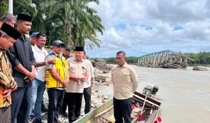 Anggota DPR RI tinjau jembatan putus terdampak bencana di Nagan Raya