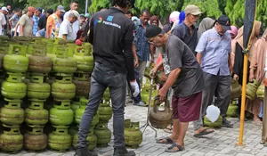 Antre gas elpiji subsidi