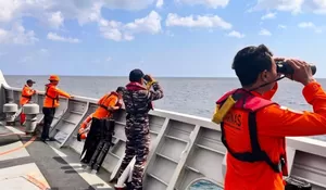 KRI Marlin-87 cari korban kapal tenggelam di perairan Sulsel
