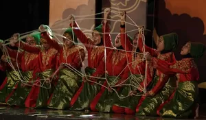 Menggugah antusiasme warga lewat atraksi seni dan budaya