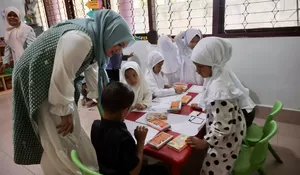 Kak Na bicara tentang lagu 7 kebiasaan anak hebat