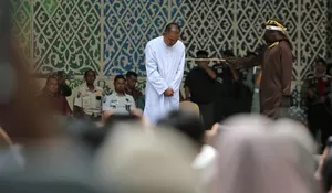 Kali ini hukuman cambuk ramai penonton