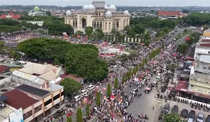 Warga Lhokseumawe antusias saksikan karnaval HUT RI