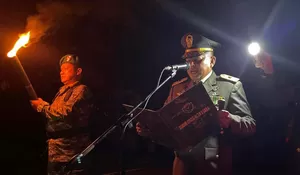 Disinari temaram cahaya obor, renungan suci penuh haru di TMP Lhokseumawe
