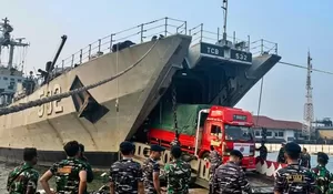 TNI AL kerahkan alutsista percepat evakuasi daerah bencana NTT