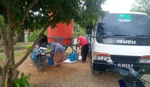 Sejumlah desa kekeringan, Pemkab Aceh Besar distribusikan air bersih 