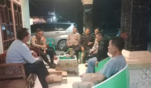 Kapolsek Katibung Pimpin Langsung Patroli Malam dan Sambangi Warga