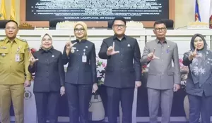 Ketua DPRD dan Wagub Lampung Rapat Paripurna di Ruang Sidang