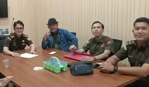 LSM Trinusa Serahkan Berkas Tambahan Dugaan Korupsi BOS