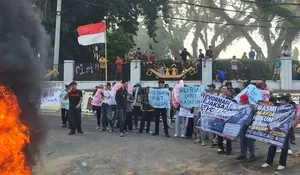 Aksi di Kejati Berakhir Memanas