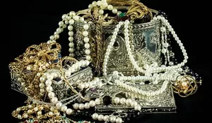 Harga Emas Perhiasan Hari ini, Jumat 12 Desember 2025: 24 Karat di Raja Emas Indonesia Stabil Tak Ada Kenaikan