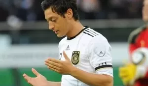 Mesut Oezil Puji Fans Glasgow Celtic yang Beri Dukungan buat Palestina Meski Terus Kena Sanksi