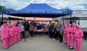 Bhayangkari Peduli, Polres Bulukumba Salurkan Bantuan untuk Korban Kebakaran di Terang-Terang