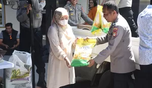 Polres Bulukumba Gelar Pangan Murah, Ratusan Warga Serbu, Beras 1,25 Ton Habis