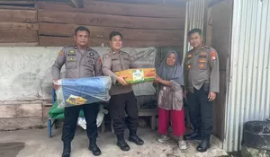 Peduli Pertanian, Polres Bulukumba Bantu Bibit dan Terpal Petani Desa Taccorong 