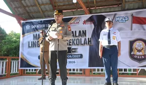 Hari Pertama Sekolah, Kapolres Bulukumba Bagikan Sarapan Sehat hingga Hadiah Sepeda untuk Siswa