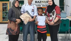 Anak Putus Sekolah Kembali Belajar, BAZNAS Bulukumba Bantu Seragam Sekolah Dek Fajar