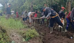 Warga Desa Tamaona Tetap Rawat Budaya Gotong Royong, Rintis Jalan Tani Secara Swadaya