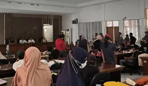 Massa Tolak Yonif TP Duduki DPRD Bulukumba, Ancam Boikot Sidang Paripurna