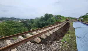 Imbas Longsor, KA Lintas Bogor - Sukabumi Dibatalkan