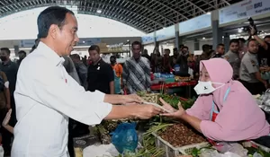 Tinjau Pasar Legi, Jokowi: Harga Bahan Pokok Turun karena Pasokan Melimpah