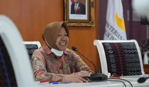 Belajar Dari Kesalahan Menteri Sebelummya, Risma Tak Sudi Salurkan Bansos Berbentuk Barang