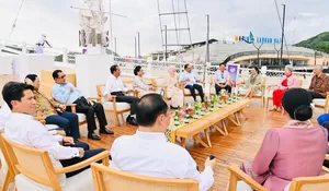 Komentar Pemimpin ASEAN ketika Diajak Berlayar Menikmati Senja di Labuan Bajo