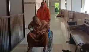 Kisah Setia Wanita Brebes Antar Suami Ke Rumah Sakit
