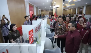 MenPAN RB Resmikan 5 Mal Pelayanan Publik di Jatim