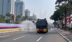 Pemerintah Turunkan Water Cannon Guna Memerangi Polusi, Bergunakah?