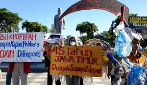 Sampah Plastik Impor Kembali Marak, Aktivis Serukan Darurat Dioksin di Jatim