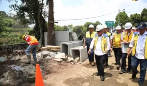 PUPR Perbaiki Jalan Rusak di Jalur Alternatif Puncak