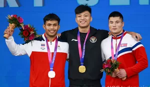 Rahmat Raih 3 Emas di Kejuaraan Angkat Besi Asia