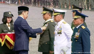 HUT Ke-78 TNI, Tiga Prajurit TNI Terima Tanda Kehormatan