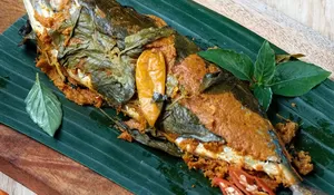 Ikan Pepes: Kelezatan Ikan Bumbu Khas Indonesia