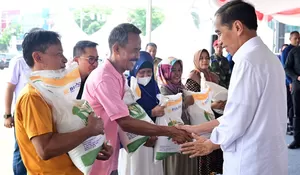 Jokowi Pastikan Bantuan Pangan di Purwakarta Tersalur dengan Baik