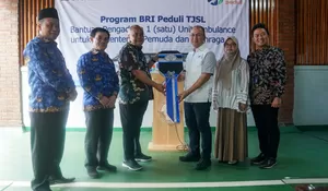 BRI Serahkan Bantuan Satu Unit Mobil Ambulans ke Kemenpora