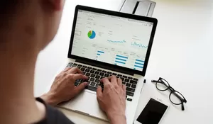 Hubungan Interpersonal Era Digital: Tantangan dan Koneksi