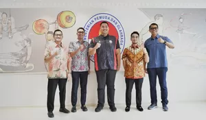 Glenn Nirwan Ikuti Balapan Supercheap Auto TCR Australia Series 2024